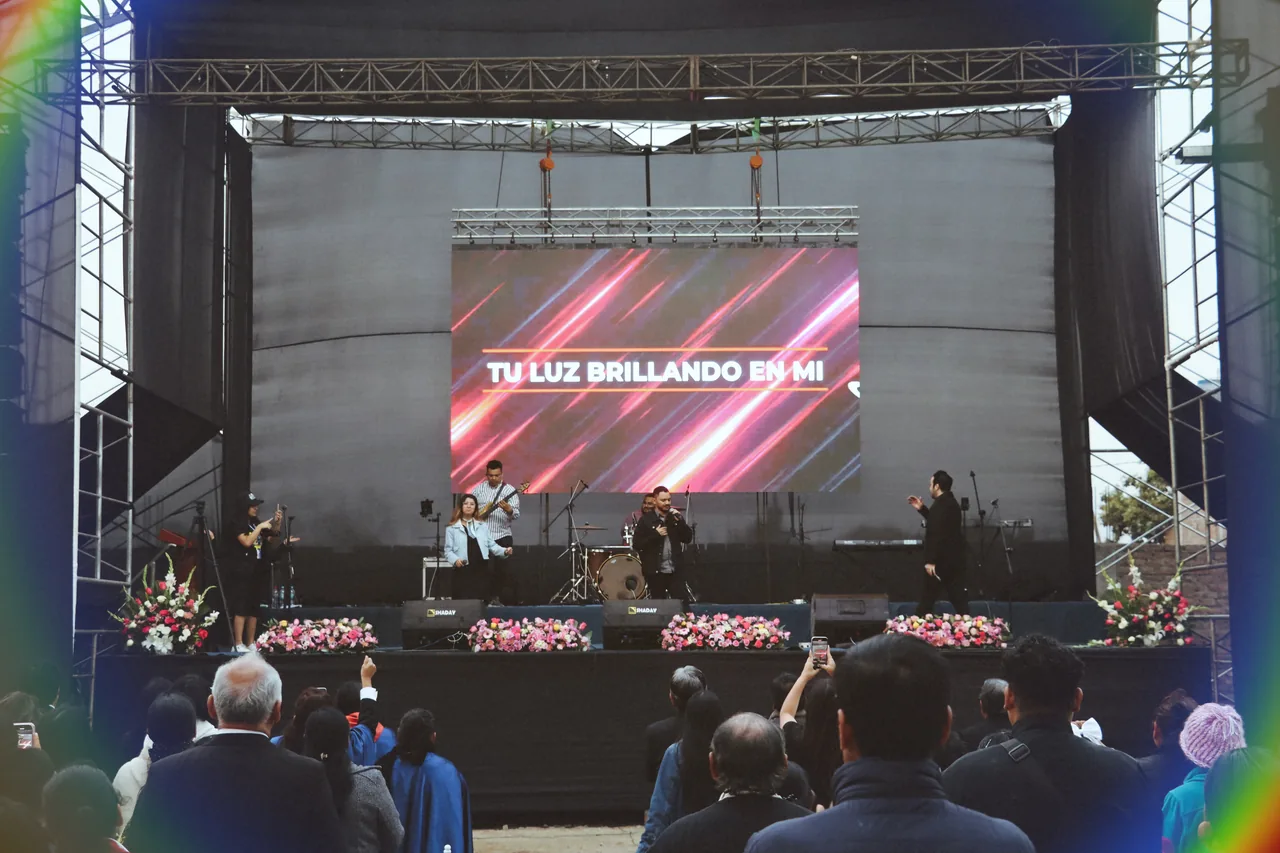 WayBack en un escenario grande